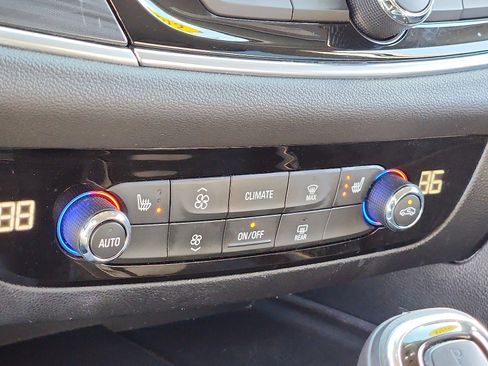 Used 2019 Buick Enclave Essence image 15