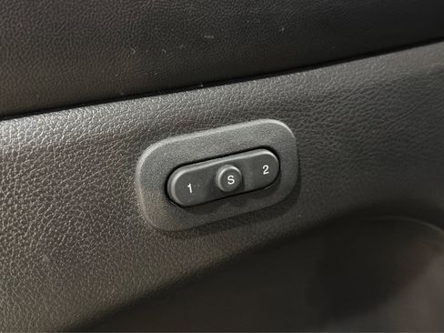 Used 2019 Jeep Grand Cherokee Limited AWD/4WD image 18