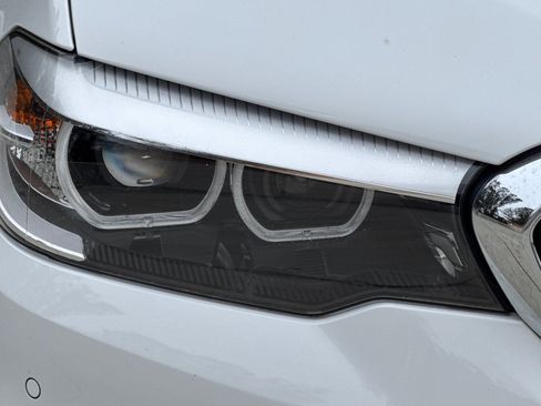 Used 2018 BMW 530i RWD image 11