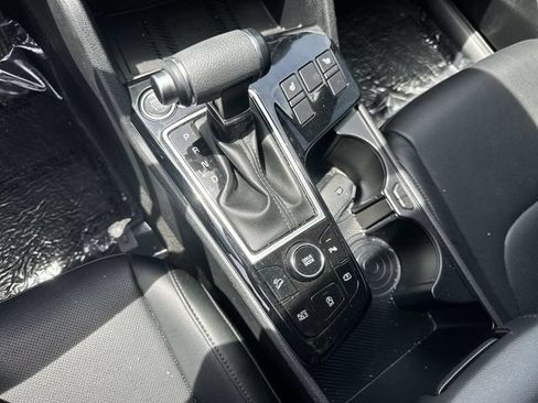 Used 2024 Kia Sportage EX FWD image 23