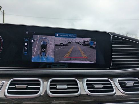 Used 2025 Mercedes-Benz GLS 450 4MATIC image 25