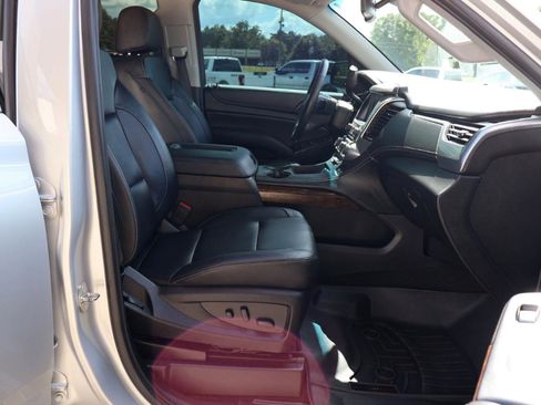 Used 2018 Chevrolet Tahoe LT w/ Luxury Package AWD/4WD image 11
