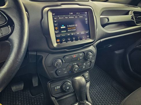 Certified 2022 Jeep Renegade Altitude w/ Convenience Group AWD/4WD image 20