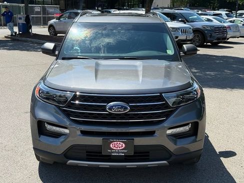 Used 2022 Ford Explorer XLT w/ Equipment Group 202A AWD/4WD image 2