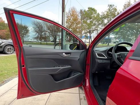 Used 2022 Hyundai Accent SE w/ Cargo Package image 35