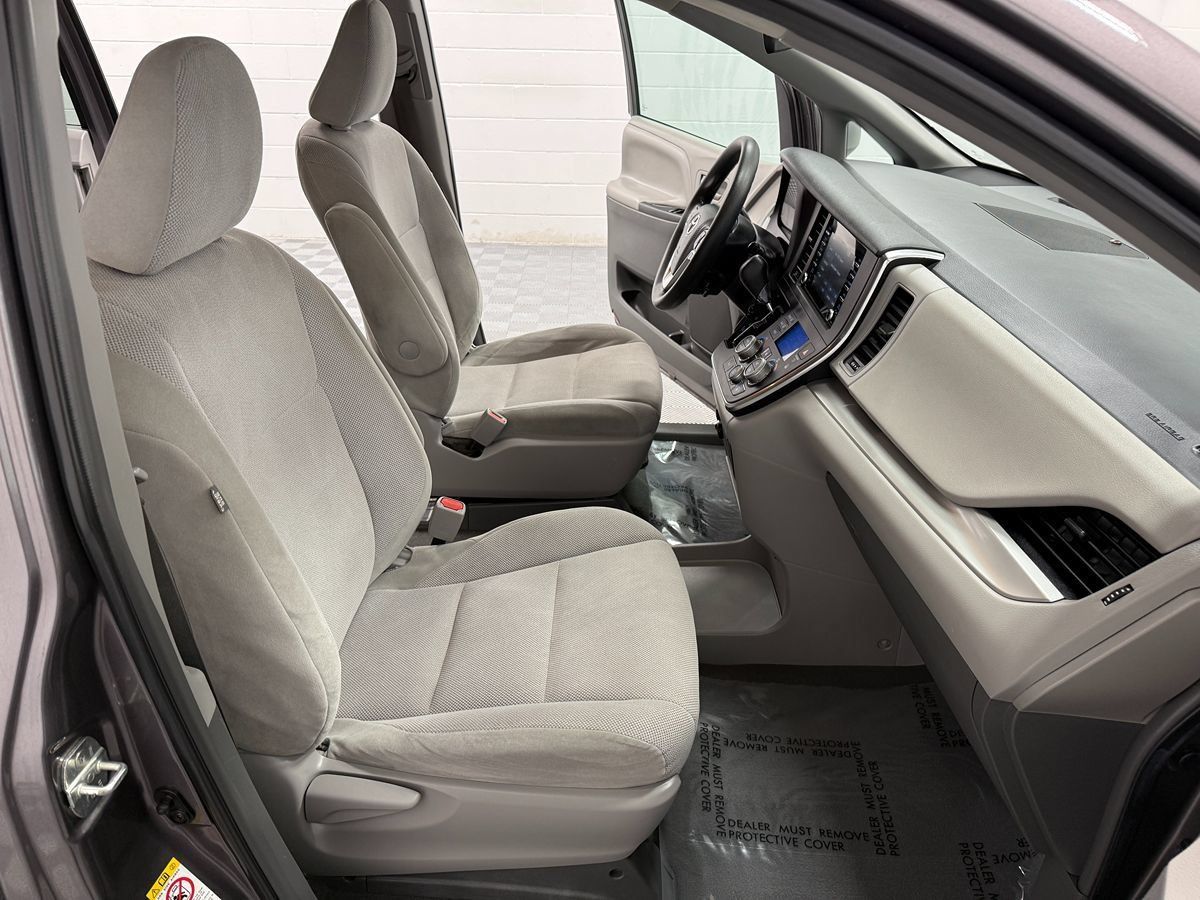 Used 2019 Toyota Sienna L FWD image 15