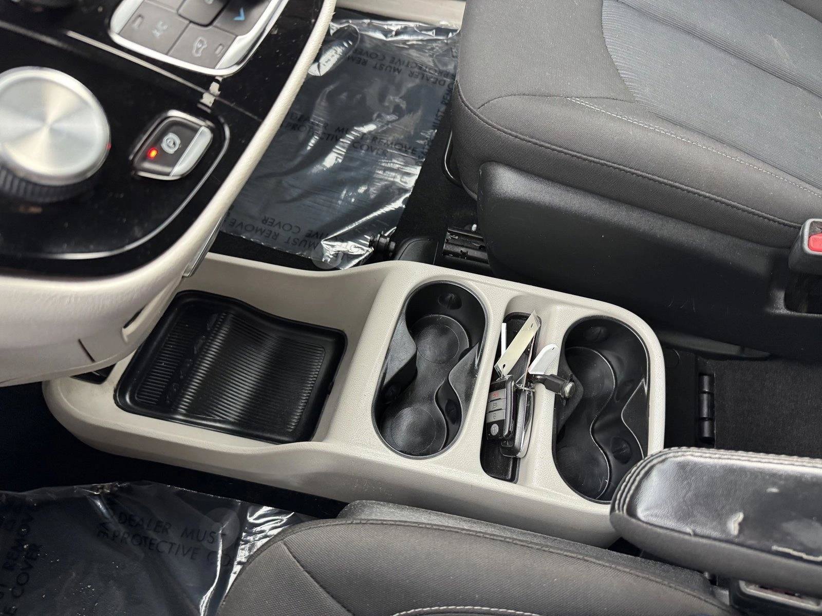 Used 2022 Chrysler Voyager LX FWD image 16