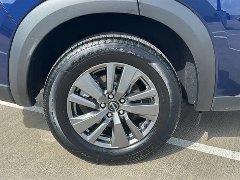 Used 2025 Nissan Pathfinder SV FWD image 16