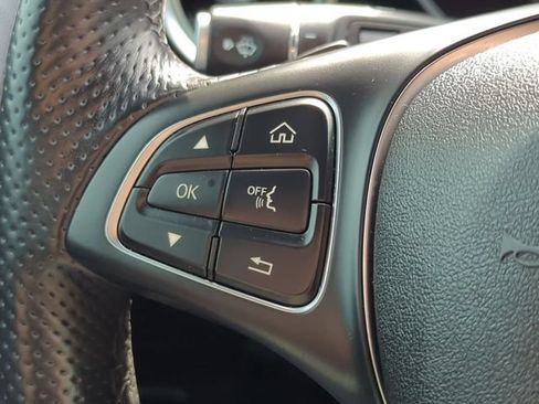 Used 2019 Mercedes-Benz GLC 300 4MATIC image 15