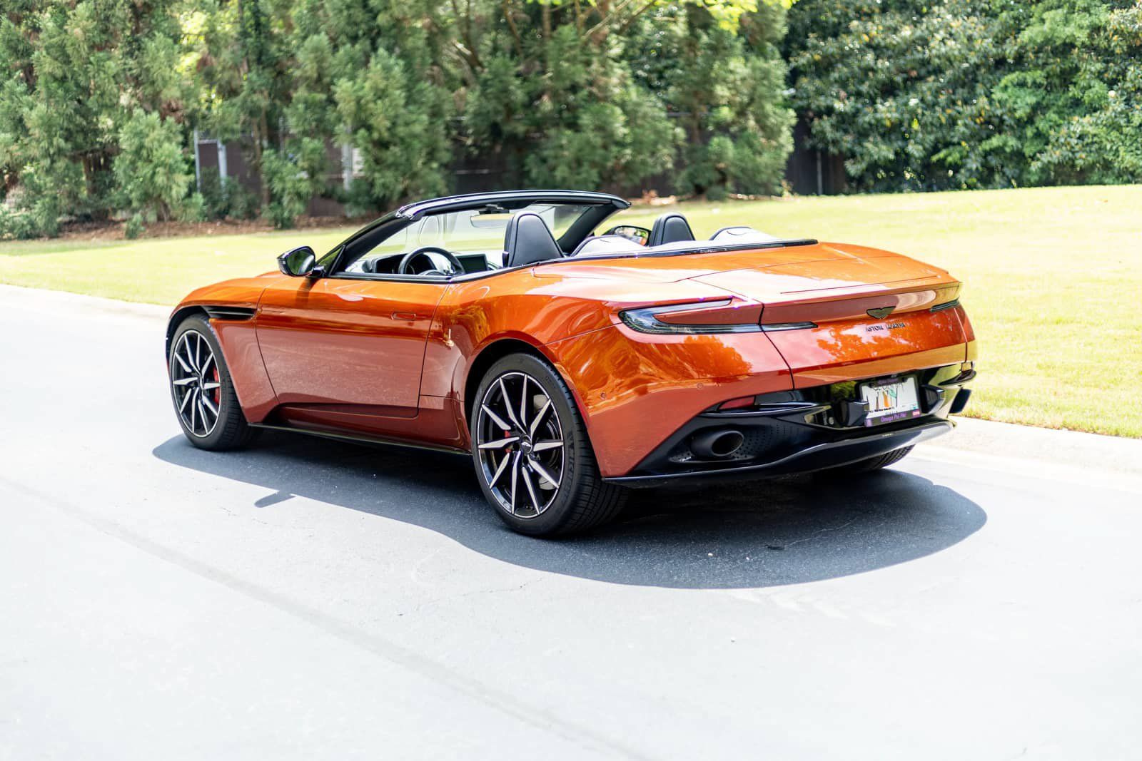 Used 2021 Aston Martin DB11 Volante RWD image 16