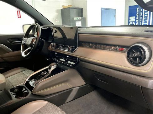 Used 2024 Chevrolet Colorado ZR2 w/ Safety Package AWD/4WD image 14
