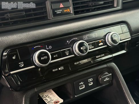 Certified 2025 Honda Pilot Touring image 24