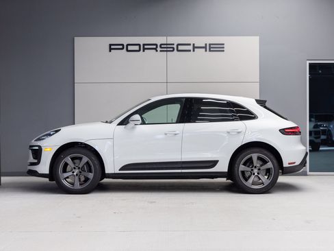 Certified 2026 Porsche Macan AWD/4WD image 2