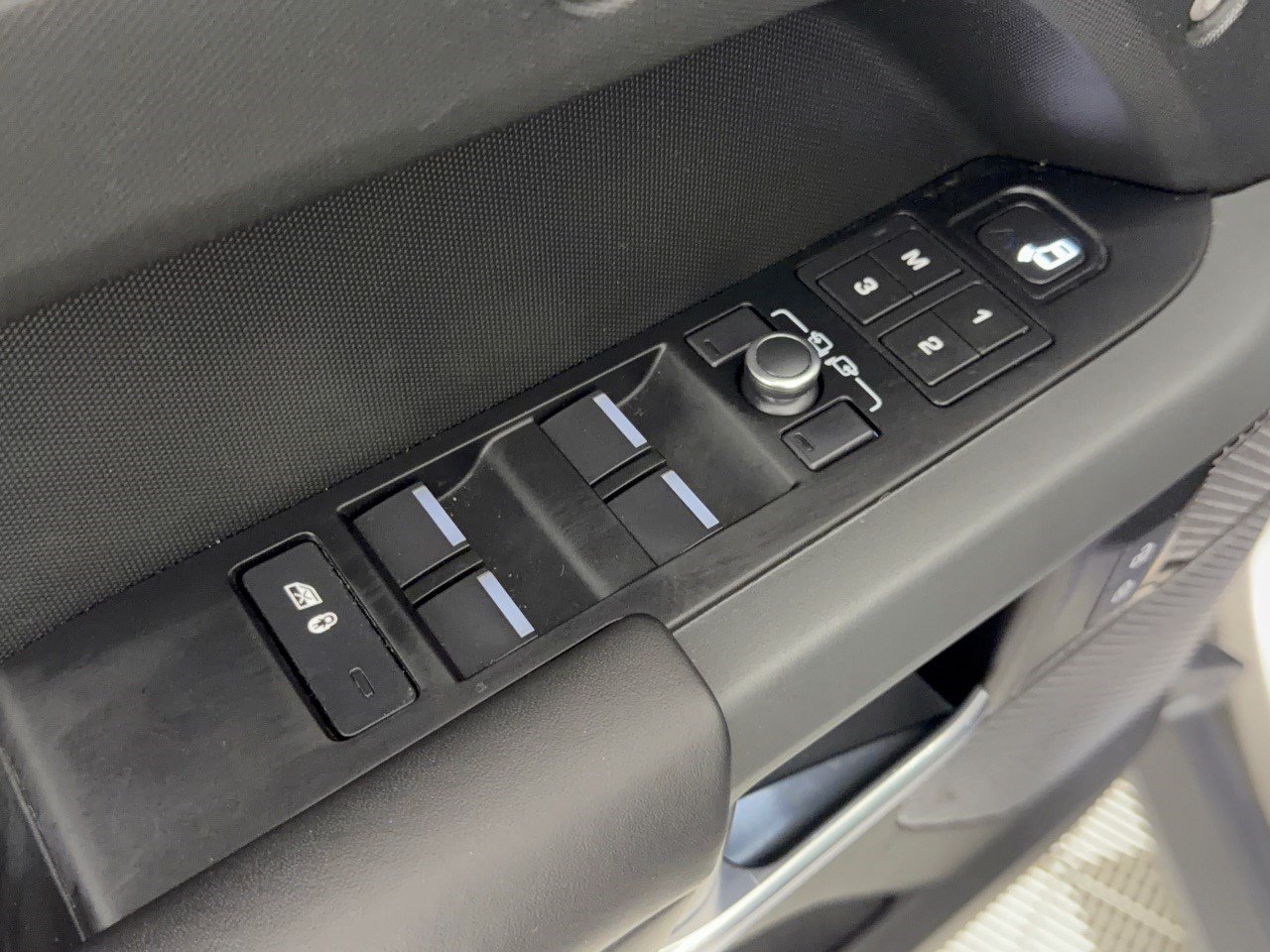 Used 2022 Land Rover Defender 110 X-Dynamic HSE AWD/4WD image 15