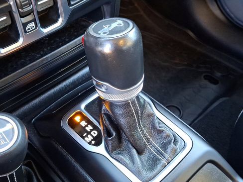 Used 2018 Jeep Wrangler Unlimited Sahara w/ Dual Top Group image 13