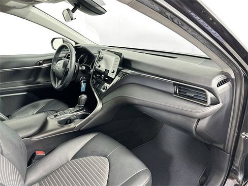 Used 2021 Toyota Camry SE image 27