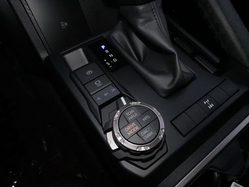 Certified 2025 Toyota 4Runner TRD Off-Road image 27