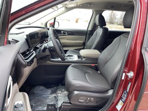 New 2026 Kia Carnival FWD image 8