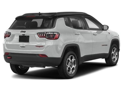 Used 2022 Jeep Compass Trailhawk w/ Trailhawk Convenience Group AWD/4WD image 2