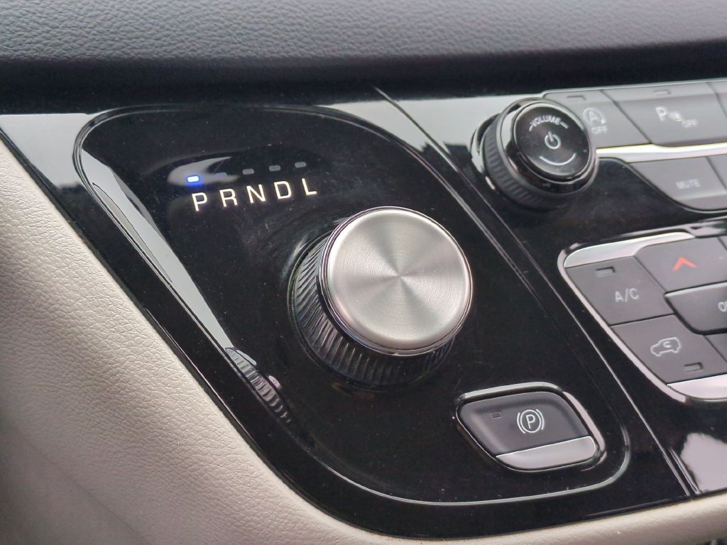 Used 2023 Chrysler Pacifica Touring-L FWD image 25