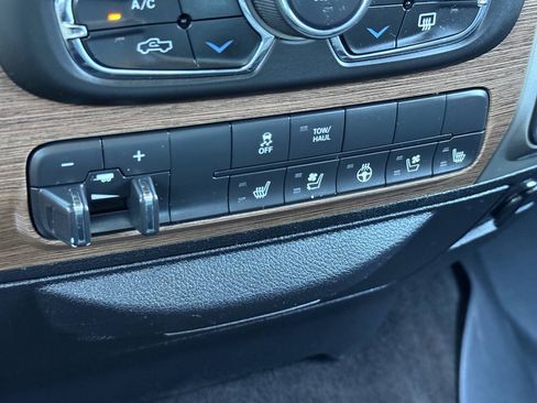 Used 2014 RAM 1500 Laramie w/ Convenience Group AWD/4WD image 26