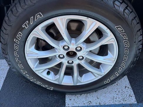 Used 2019 Jeep Cherokee Latitude w/ Popular Appearance Group AWD/4WD image 26