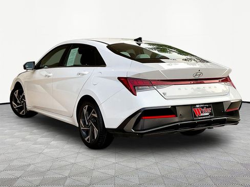 Used 2024 Hyundai Elantra Limited FWD image 4