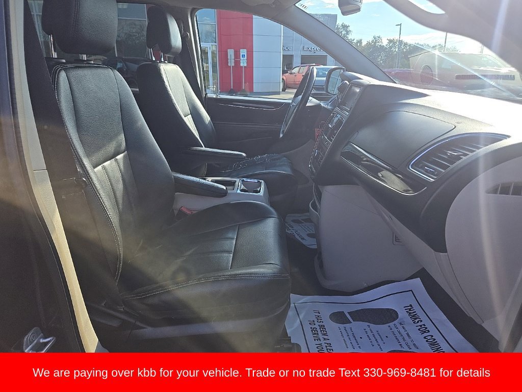 Used 2013 Chrysler Town & Country Touring FWD image 19