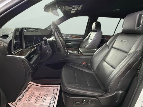 Used 2022 Cadillac Escalade Luxury image 18