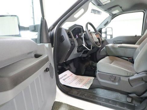 Used 2011 Ford F250 XL AWD/4WD image 9