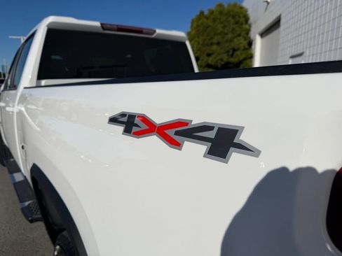 Used 2024 Chevrolet Silverado 2500 LT image 12