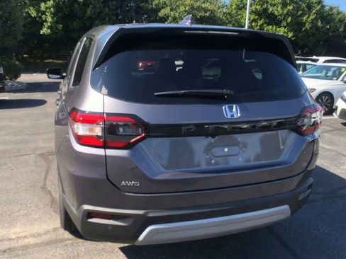 New 2025 Honda Pilot EX-L image 8