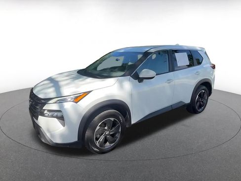 Used 2025 Nissan Rogue SV AWD/4WD image 8