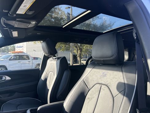 New 2026 Chrysler Pacifica Limited w/ S Appearance Package image 14