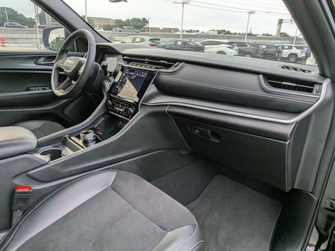 Used 2024 Jeep Grand Cherokee Altitude image 22