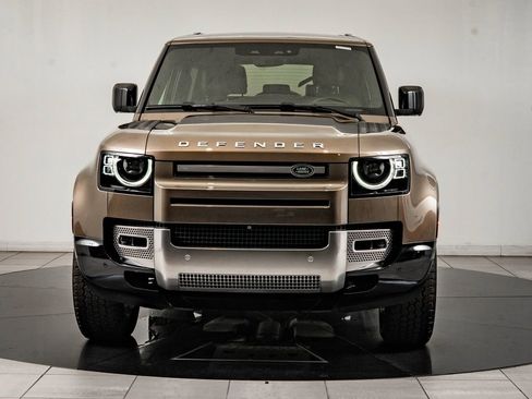 Used 2023 Land Rover Defender 90 SE image 2