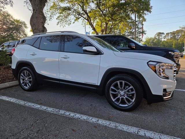 Certified 2023 GMC Terrain SLT FWD image 3