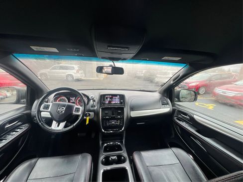 Used 2017 Dodge Grand Caravan GT image 25