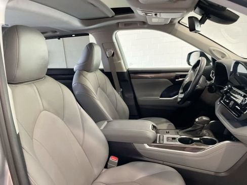 Used 2021 Toyota Highlander Limited AWD/4WD image 18