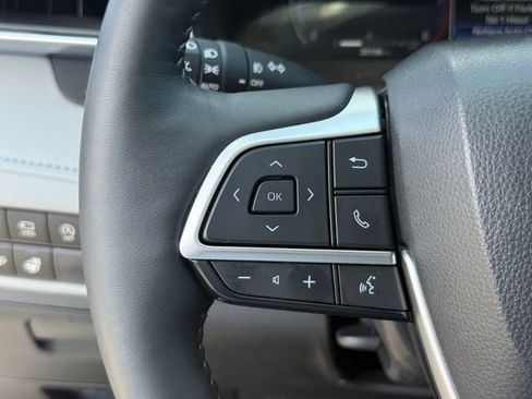 Used 2024 Toyota Highlander Platinum FWD image 19