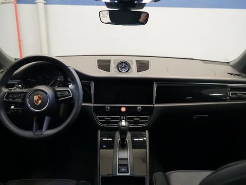 Certified 2026 Porsche Macan AWD/4WD image 17