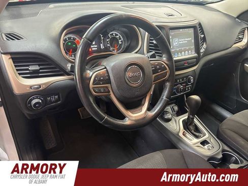 Used 2017 Jeep Cherokee Latitude image 9