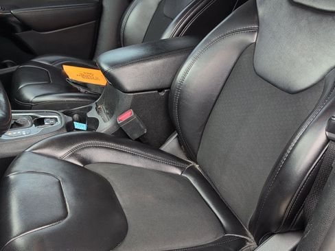 Used 2019 Jeep Cherokee Latitude Plus image 6