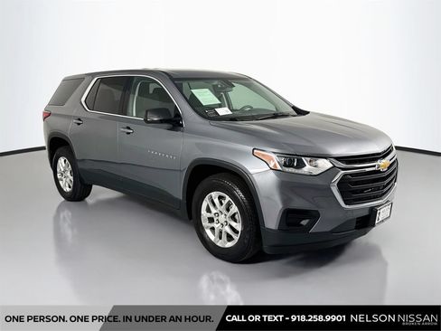 Used 2020 Chevrolet Traverse LS FWD image 3