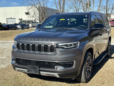 Used 2024 Jeep Wagoneer L Series II image 1