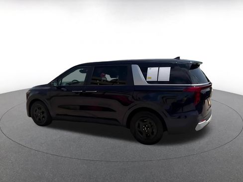 Used 2026 Kia Carnival FWD image 10