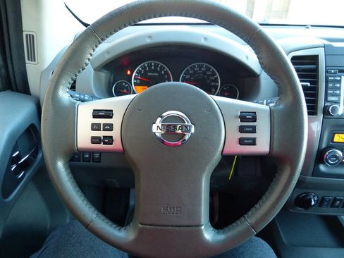 Used 2019 Nissan Frontier SL image 26