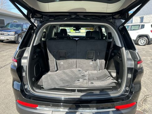 Used 2023 Jeep Grand Cherokee L Limited w/ Luxury Tech Group II AWD/4WD image 29