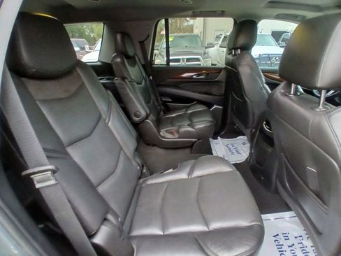 Used 2019 Cadillac Escalade Luxury image 19