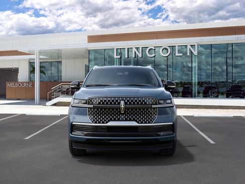 New 2027 Lincoln Navigator Premiere RWD image 3